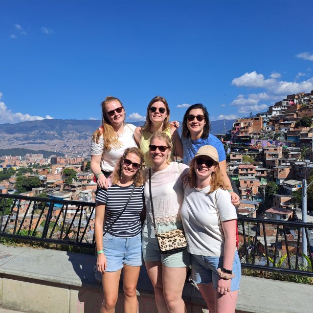 Comuna 13 & Aurora Cable Car Tour - Experience Highlights