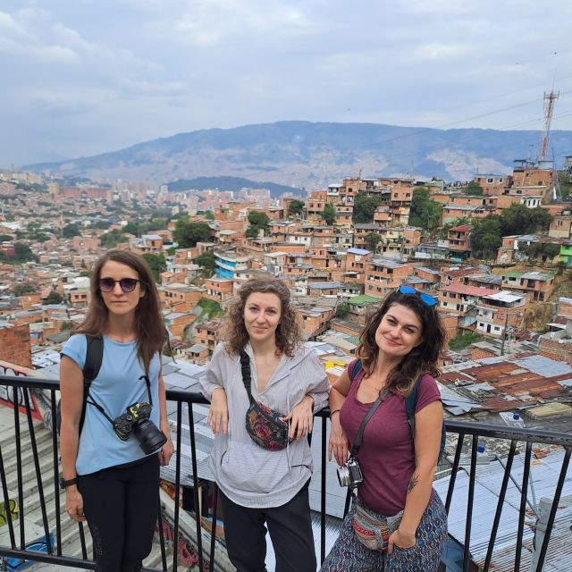 Comuna 13 & Aurora Cable Car Tour - Getting There