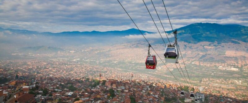 Comuna 13 & Downtown Medellin: From Violence to Innovation - Booking and Meeting Details