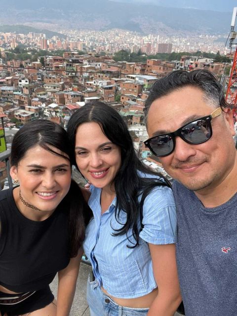 Comuna 13, Metro and Metrocable (Small Groups) - Inclusions