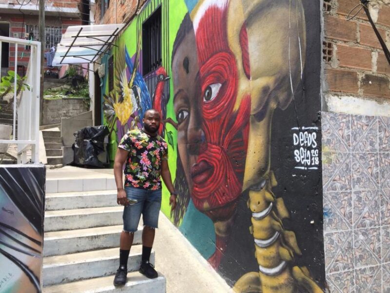 Comuna 13 Neighborhood & Street Art Private Tour - Pickup and Transportation