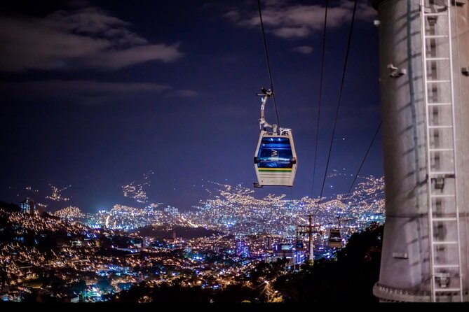 Comuna 13 Night Time Tour Medellin - Key Points