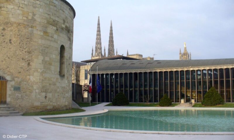 Contemporary Architecture in Bordeaux City Center! - UNESCO World Heritage Site Recognition