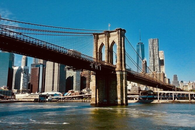 Contrasts of New York + Roosevelt Cable Car - Navigating New Yorks Pulse