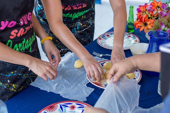 Cooking Class 4 Hours With a Local Mom in Cartagena - Class Overview
