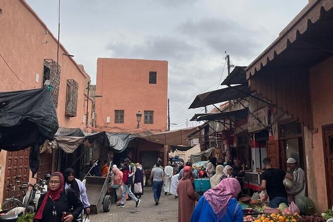 Cooking Class in Marrakech With Fatiha and Samira - Cooking the Main Course