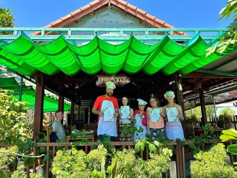 Cooking Class in Tra Que Organic Vegetable Village - Exploring the Local Hoi An Market