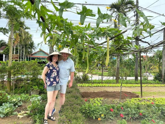Cooking Class in Tra Que Village and Lantern Making - Included Features