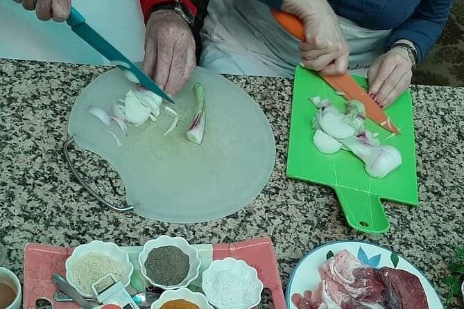 Cooking Class & Majorelle Garden With Transfer - Group Size and Accessibility