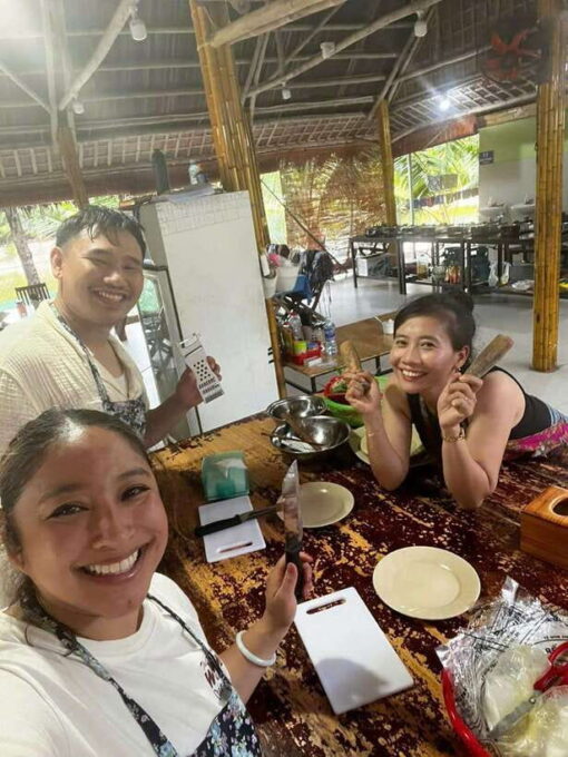 Cooking Class Tour Do Cam Coconut - Preparing for the Class