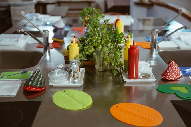 Cooking Class With Authentic Chef Experience - Maximum Traveler Capacity