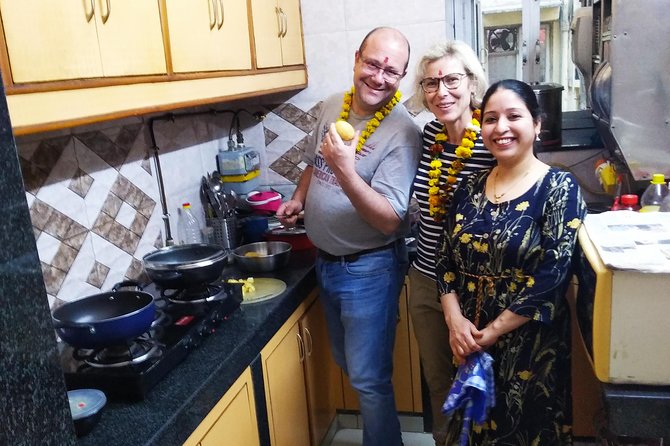 Cooking Demo + Lunch/Dinner and Interaction With an Indian Family @ Chez Anjali - Meeting and End Points