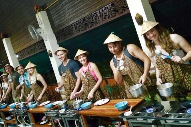 Cooking Evening Class Chiang Mai Visit Organic Garden and Market - Key Points