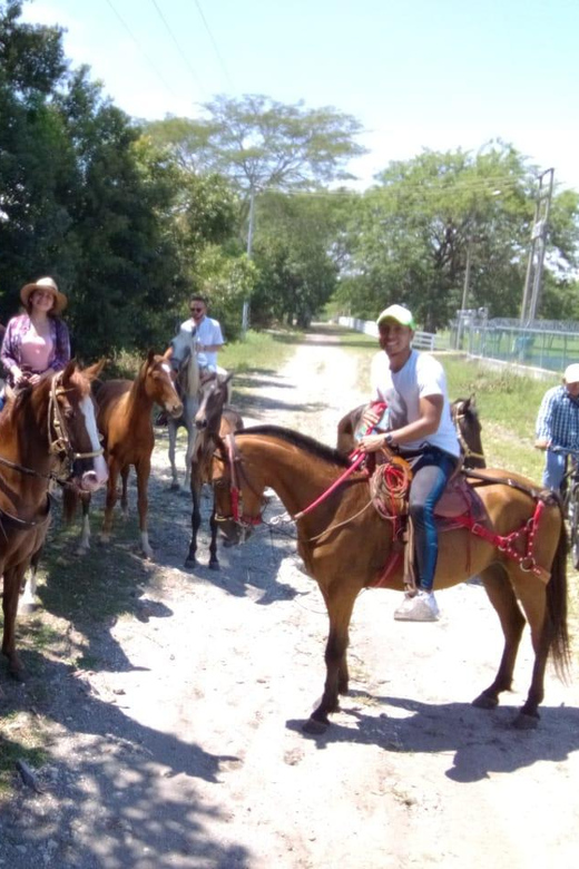 Copacabana Horseback Ride ALL INCLUSIVE - Medellín - Key Points