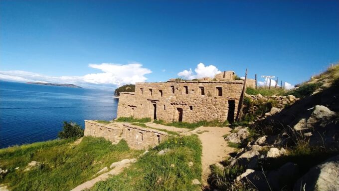 COPACABANA + ISLAND OF THE SUN, PRIVATE FULL DAY TOUR - Scenic Views and History