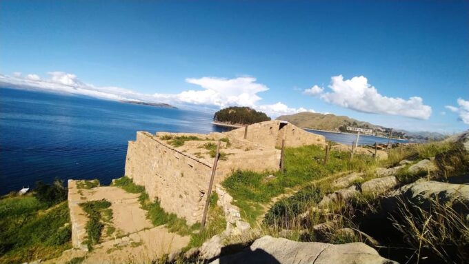 COPACABANA + ISLAND OF THE SUN, PRIVATE FULL DAY TOUR - Peaceful Escape From the City