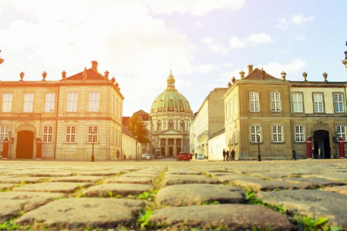 Copenhagen: 3-Hour City Tour With Rosenborg Castle Ticket - Language Options