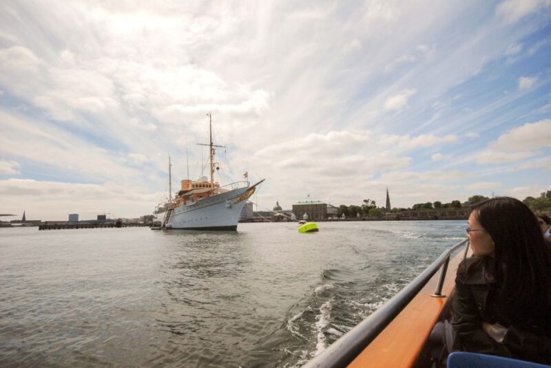 Copenhagen: 48-Hour Sightseeing Bus Ticket, 1-Hour Boat Tour - Itinerary and Attractions