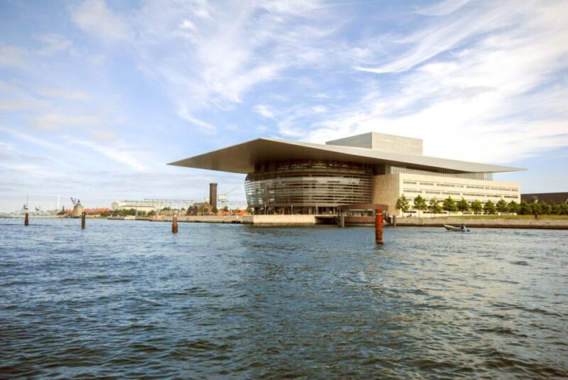 Copenhagen: 48-Hour Sightseeing Bus Ticket, 1-Hour Boat Tour - Meeting Point and Information