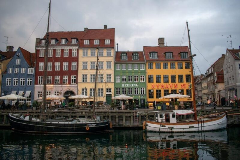 Copenhagen: Christiansborg Palace & Walking Tour in French - Experience Highlights