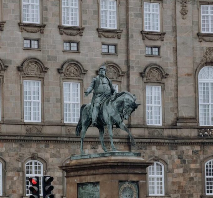 Copenhagen: Christiansborg Palace & Walking Tour in French - Frequently Asked Questions