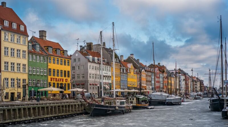 Copenhagen: Christmas Spirit Private Walking Tour - Good To Know