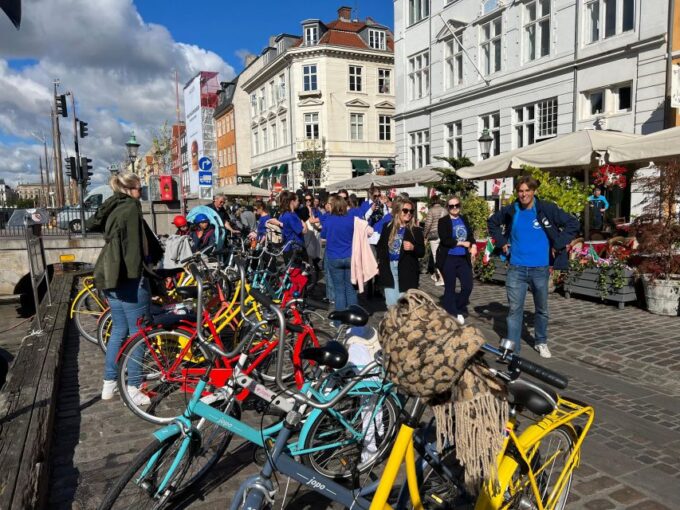 Copenhagen: City Highlights Guided Bike Tour - Languages