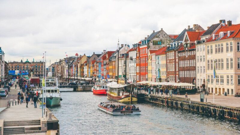 Copenhagen: City Highlights Walking Tour With a Local - Capture Beautiful Memories