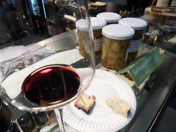 Copenhagen: Evening Gourmet Walk With Food & Drinks Tasting - Indulge in Local Cuisine