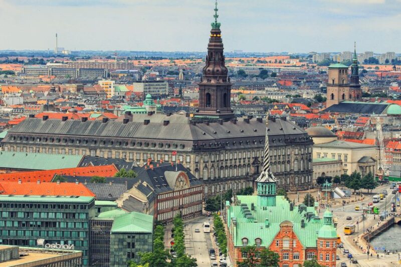 Copenhagen: First Discovery Walk and Reading Walking Tour - Tour Experience