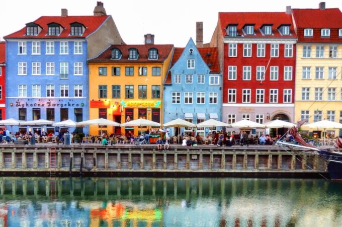 Copenhagen: First Discovery Walk and Reading Walking Tour - App Navigation and Information