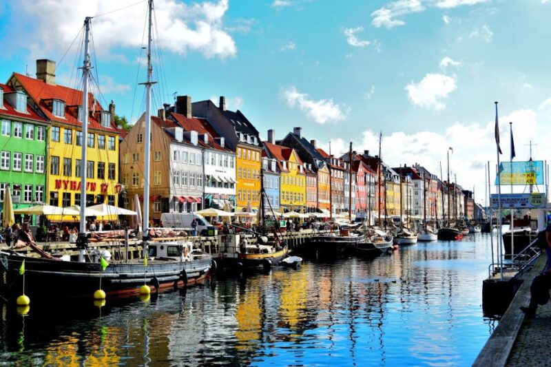 Copenhagen: Guided Walking Tour With a Small Group in French - Guide and Accessibility