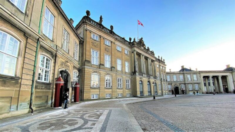Copenhagen: Guided Walking Tour With a Small Group in French - Meeting Point and Availability