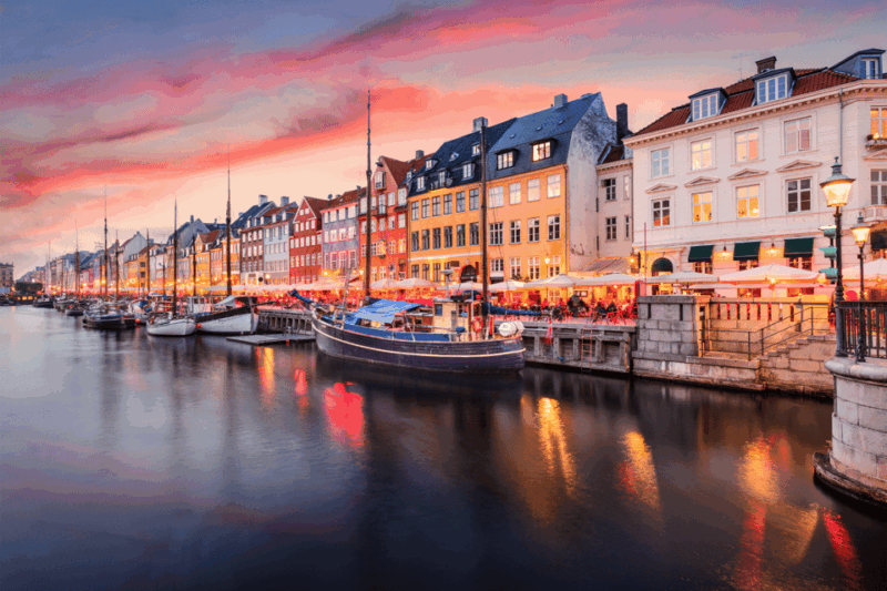 Copenhagen: Highlights App Guided Tour With Puzzles - Key Attractions