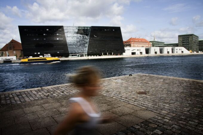 Copenhagen: Hop-On Hop-Off Classic Bus Tour - Discounts & Offers