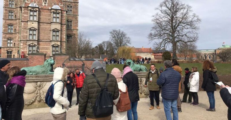 Copenhagen Must-Haves in Spanish and English - Experience Highlights