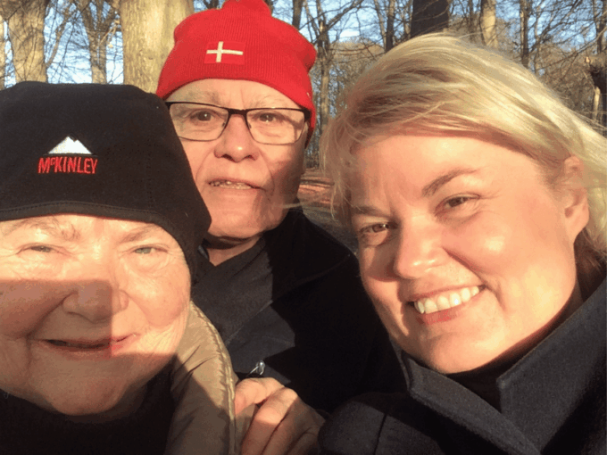 Copenhagen: Paper Hearts Weaving Activity - Languages Offered