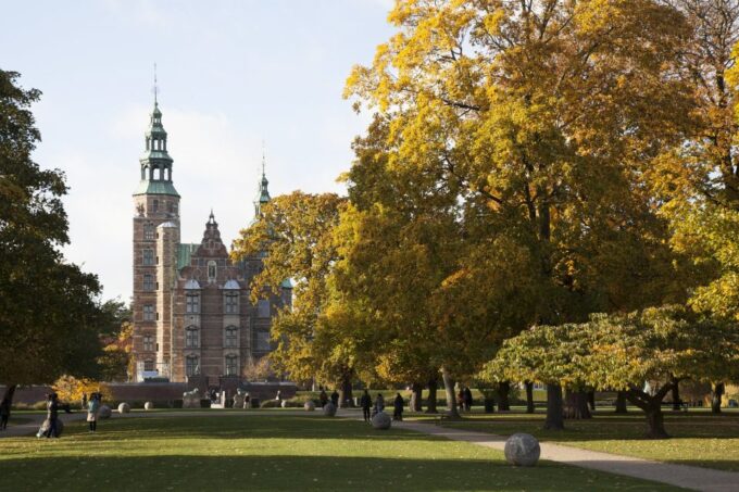 Copenhagen: Private Guided Walking Tour of Rosenborg Castle - Pricing and Booking
