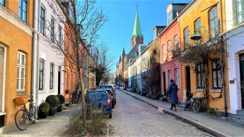 Copenhagen: Public 4-Hour Guided Walking Tour in French - Good To Know