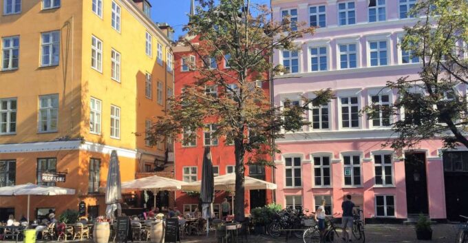 Copenhagen Sights & Stories - 3 Hrs Walking Tour - Group Type and Cancellation Policy