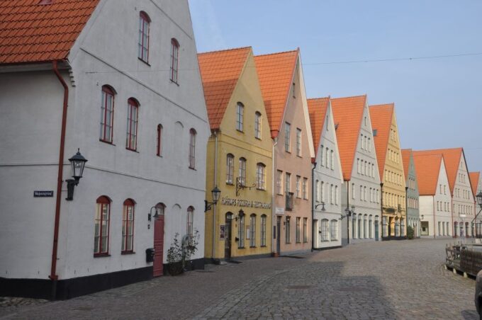 Copenhagen: Tour Across the Øresund Bridge to Lund and Malmö - Discovering Malmös Attractions