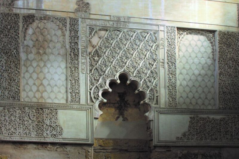 Córdoba: Alcázar and Jewish Quarter 2-Hour Guided Tour - Key Points