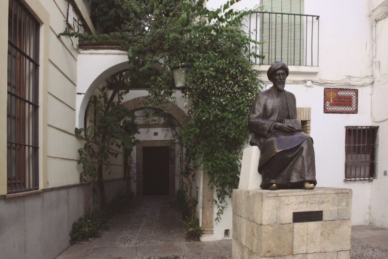 Córdoba: Alcázar and Jewish Quarter 2-Hour Guided Tour - Tour Logistics