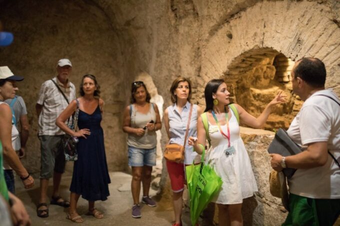 Córdoba: Alcázar and Jewish Quarter 2-Hour Guided Tour - Exploring the Jewish Quarter