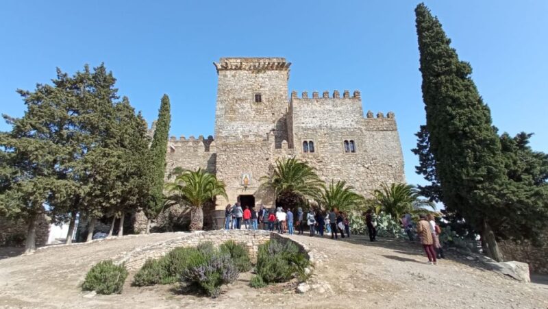 Córdoba: Ducal Castle Guided Walking Tour - Participant Information