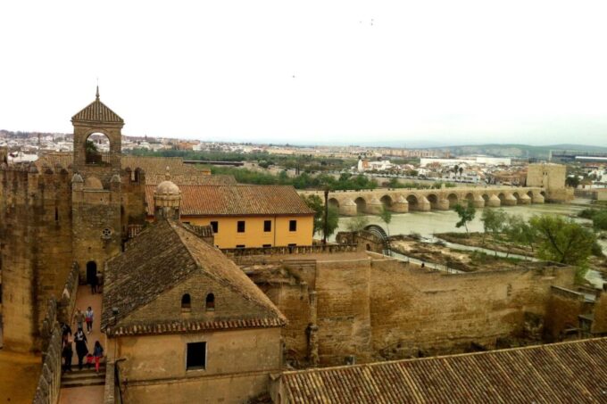 Cordoba Highlights Full-Day Tour From Granada - Discovering the Jewish Quarter