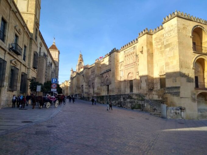 Córdoba Highlights Walking Tour - Roman Bridge Exploration