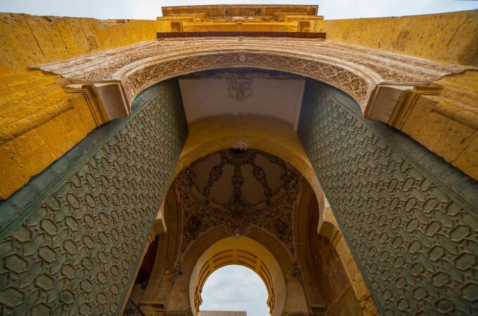 Córdoba: Jewish Quarter, Alcazar, and Mosque Cathedral Tour - Jewish Quarter Exploration