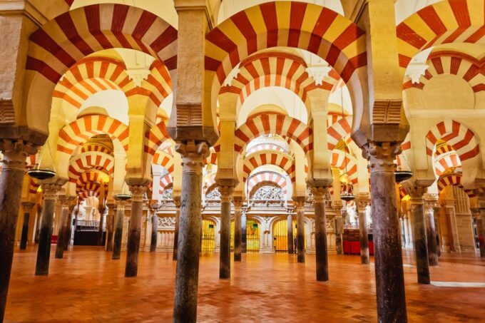 Córdoba: Jewish Quarter, Synagogue, Mosque, and Alcázar Tour - Visiting the Mosque-Cathedral