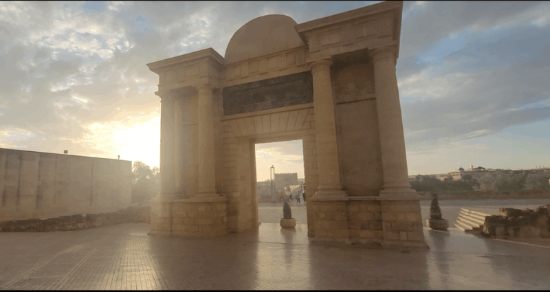 Córdoba Mid-Morning Walk - Small Groups, Native English. - Key Points